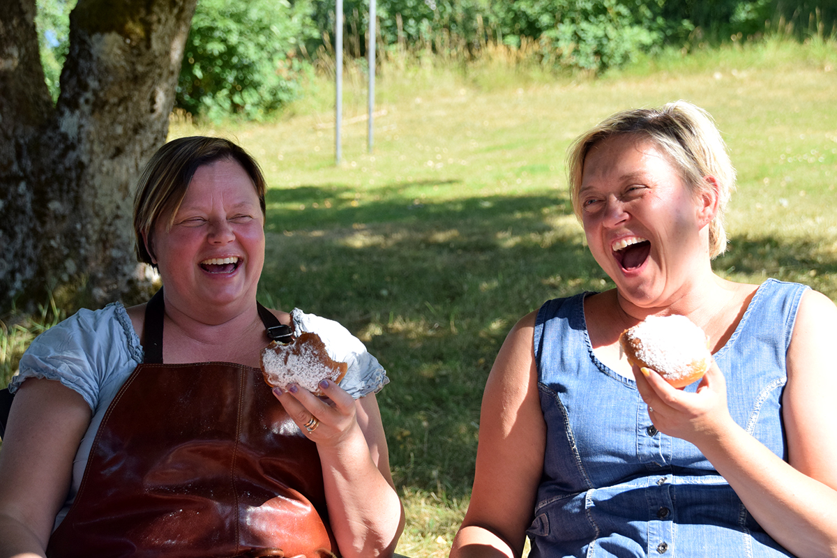 Sommar, sol, skratt och…sockerbullar